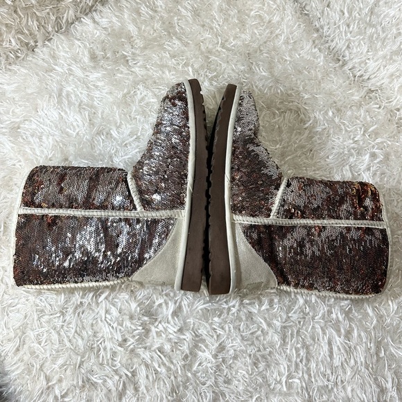 UGG Classic Short Sparkle Sequin Boots Gold Silver Reversible Size 7 - Picture 4 of 8